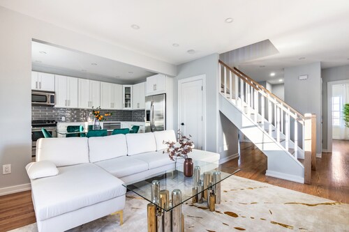 Modern 3BR Home • Balcony • Free Parking • Near NYC