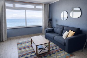 Living area - Pico Island Villa 9 - Prime Sea View Location (Cais do Pico)