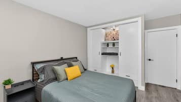 1 bedroom, desk, iron/ironing board, WiFi