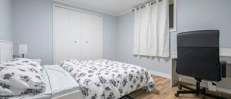1 Schlafzimmer, Schreibtisch, WLAN, Bettwäsche