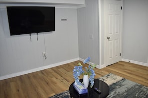 Interior - 1BR Suite Near YYC Airport & Downtown, UofC, SAIT  - 4408 lower (Calgary)