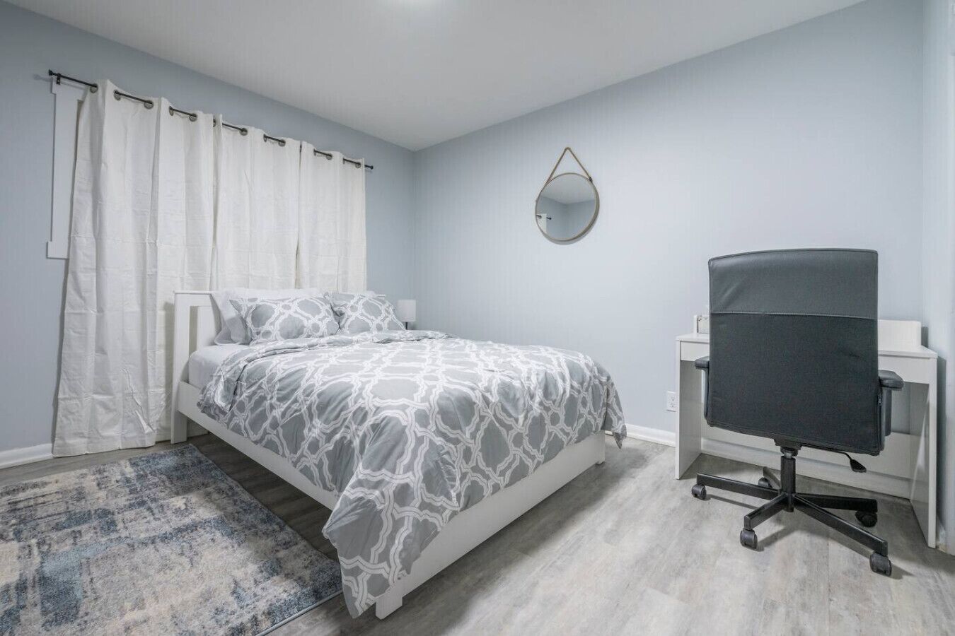 2 bedrooms, desk, iron/ironing board, WiFi