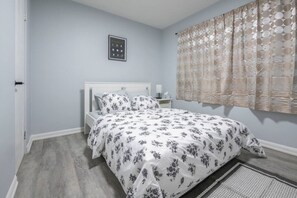 2 Schlafzimmer, Schreibtisch, Bügeleisen/Bügelbrett, WLAN