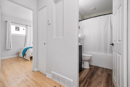 Hair dryer, towels. 2BR Suite Near YYC Airport & Downtown, UofC, SAIT - 4404 – UP