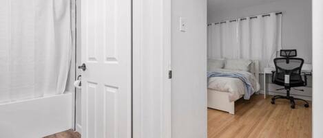 2 habitaciones, escritorio, tabla de planchar con plancha y wifi