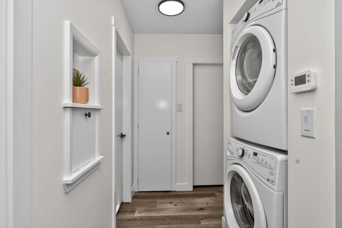 2BR Suite | Family Friendly | Near YYC Airport & Downtown - 4412 – UP