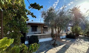 Terrace/patio - Casa Castillo Charming Rural Getaway (arahal)