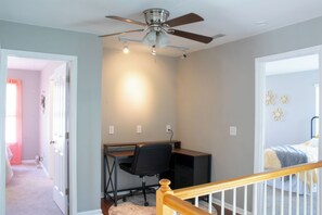 3 bedrooms, free WiFi, bed sheets - South CLT Getaway - Near Carowinds, I485, I77, Lake Wylie - Firepit (Charlotte)