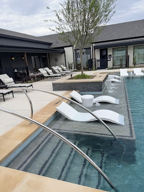 A pool area with lounge chairs and a tree. - THE ELITE ESCAPE Modern luxury with Cozy Comfort (Frisco)