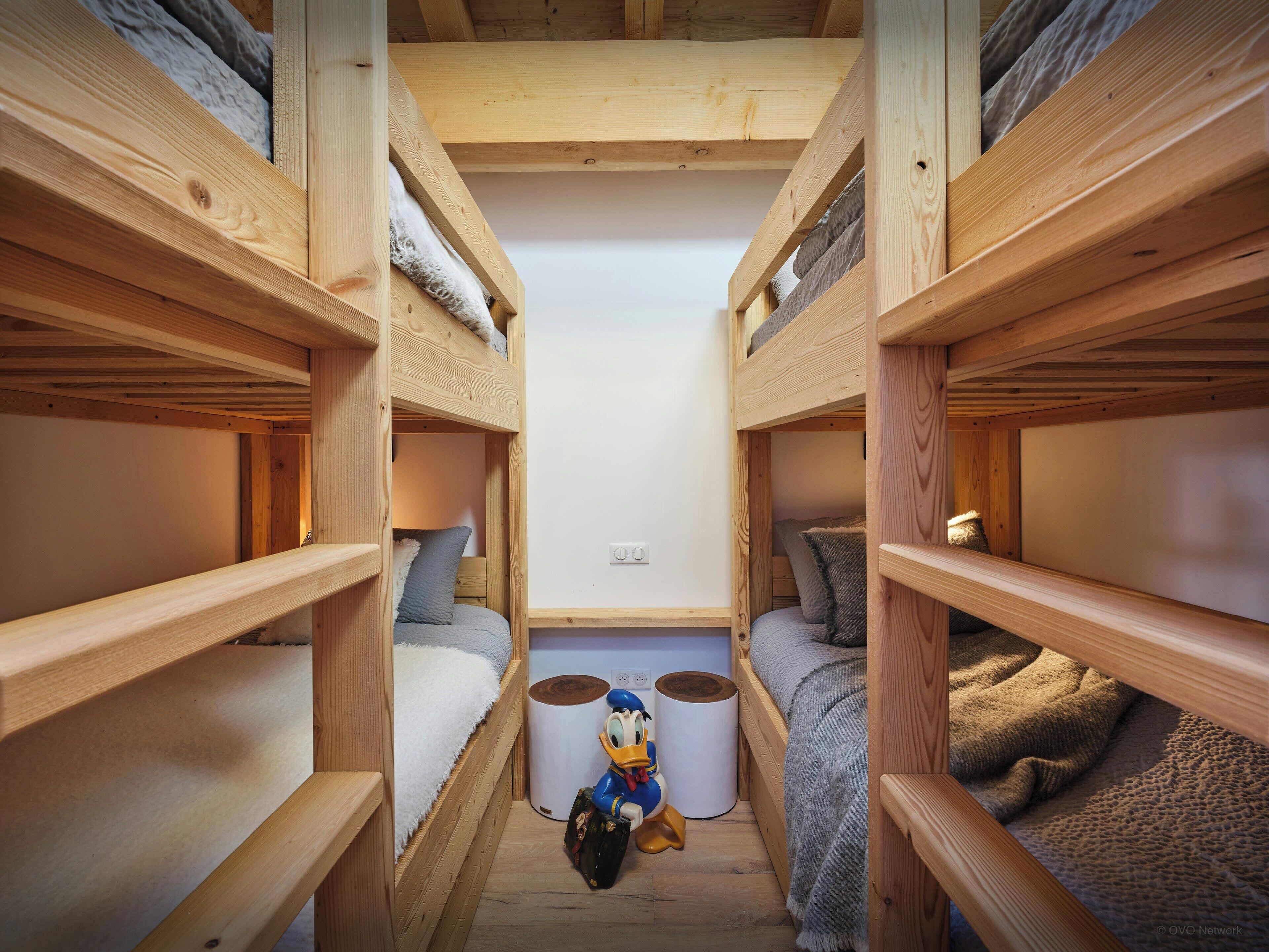 5 bedrooms, WiFi, bed sheets