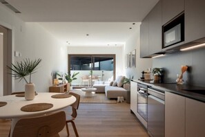 Interior - Premium Apartment, Poolview, King + Queen (Sitges)