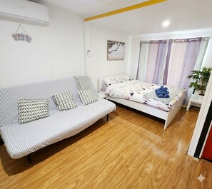 Room - Family Lakes Entrance Home I Close to Beach & Shops (Lakes entrance)