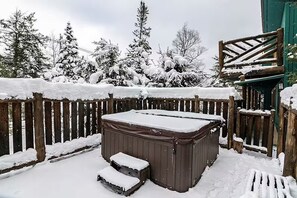 Outdoor spa tub - ADK Getaway with Private Beach Access, Hot Tub & Game Room, Walk to Mirror Lake (Lake Placid)