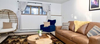 NEW!Cozy Bear Den Rustic Cabin Central Located