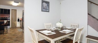 NEW!Cozy Bear Den Rustic Cabin Central Located