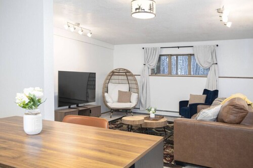 Cozy Bear Den Rustic Cabin Central Located