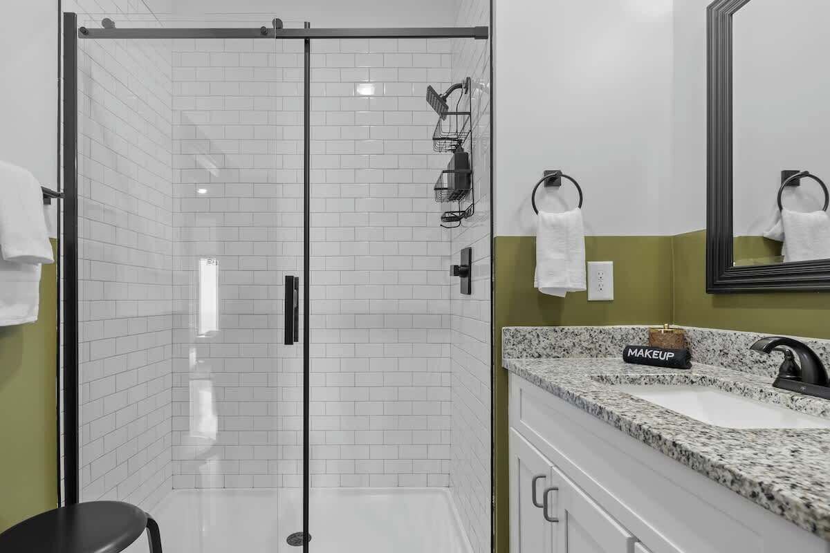 Shower, hair dryer, towels, shampoo