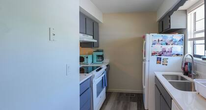 Relax & Recharge • Cozy Retreat in Rosedale, KS