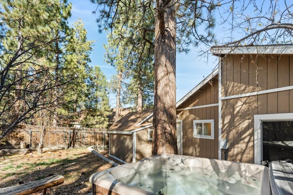 Banyera d'hidromassatge a l'aire lliure