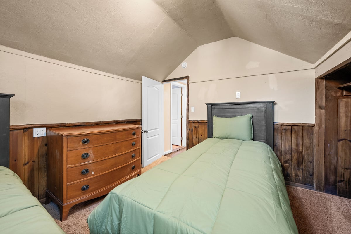 Casa, pati, vistes al llac