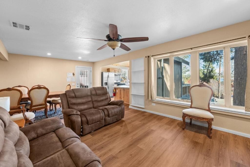 ハウス パティオ レイクビュー | リビング エリア