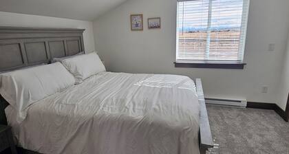 Peaceful 1-bedroom upstairs loft in beautiful Manhattan