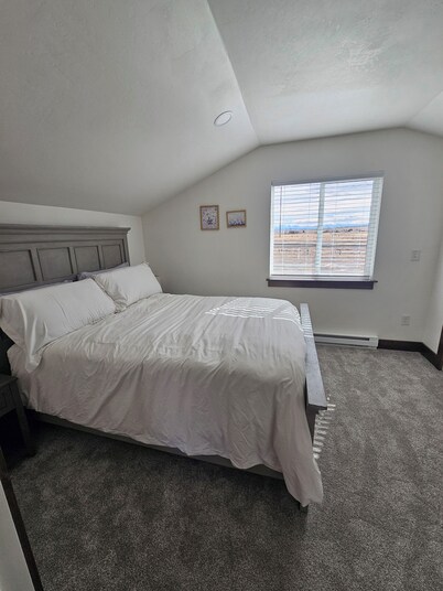 Peaceful 1-bedroom upstairs loft in beautiful Manhattan