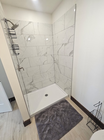 Towels, soap, toilet paper. Peaceful 1-bedroom upstairs loft in beautiful Manhattan