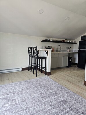 Interior - Peaceful 1-bedroom upstairs loft in beautiful Manhattan (Manhattan)
