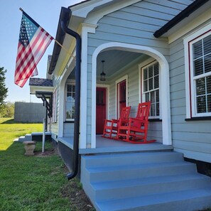 A house with a porch, steps, and a flag. - Sunset Chateau-Charming Texas Historic Landmark House Downtown Longview (Longview)