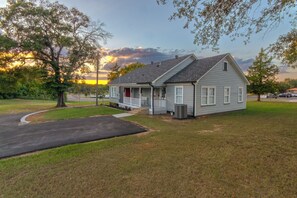 Exterior - Sunset Chateau-Charming Texas Historic Landmark House Downtown Longview (Longview)