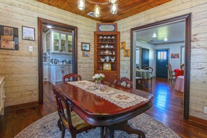 Dining - Sunset Chateau-Charming Texas Historic Landmark House Downtown Longview (Longview)