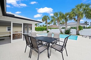 Outdoor dining - Newly Remodeled Beach Home w/ Pool (Naples)