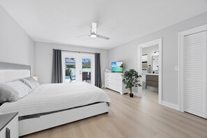 3 bedrooms, iron/ironing board, free WiFi, bed sheets - Newly Remodeled Beach Home w/ Pool (Naples)