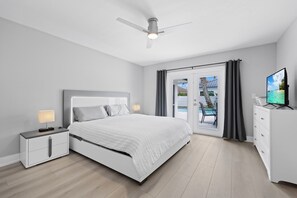 Room - Newly Remodeled Beach Home w/ Pool (Naples)