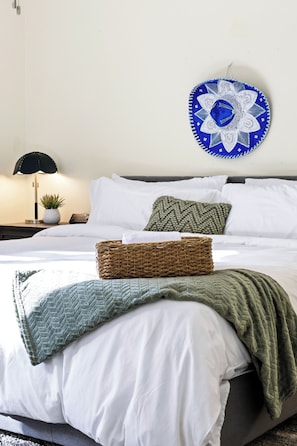 Iron/ironing board, WiFi, bed sheets - Mission - A Birdy Vacation Rental (San Antonio)