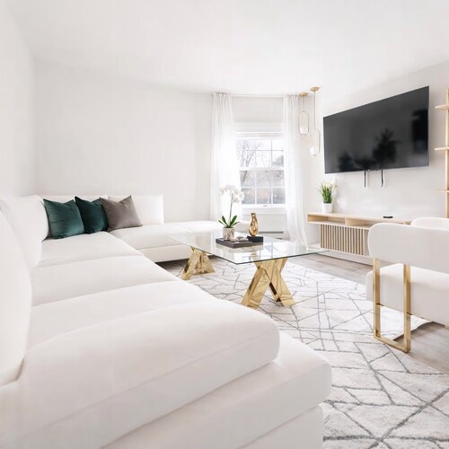 3BR Home • 2 Bathrooms • Free Parking • Near NYC • Perfect for Groups