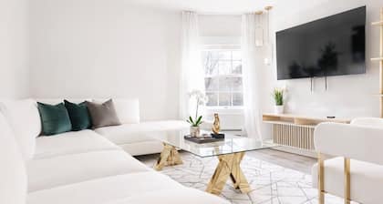 3BR Home • 2 Bathrooms • Free Parking • Near NYC • Perfect for Groups