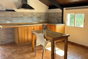 Private kitchen - El Olivo Rural Refuge Perfect for enjoyment (arahal)