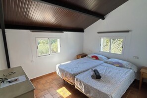 8 bedrooms, WiFi, bed sheets