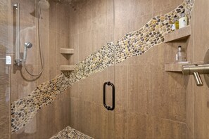 Douche, serviettes fournies
