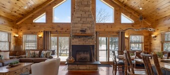 Private Cabin Retreat-Heated Pool/Hot Tub/Tiki Bar