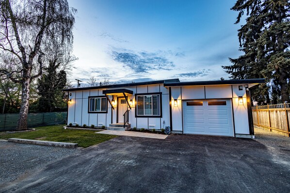Exterior - Brand New House 2026 Near Seattle & Airport (Normandy Park)