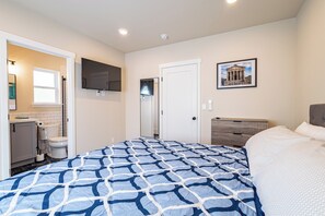 3 bedrooms, iron/ironing board, WiFi, bed sheets - Brand New House 2026 Near Seattle & Airport (Normandy Park)