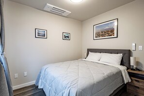 3 habitaciones, tabla de planchar con plancha, wifi y ropa de cama 