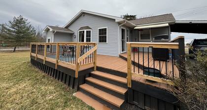 The Toasty Marshmallow | Pet Friendly | Deck & Fire Pit | Near Keuka Lake