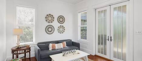 Maison, 1 grand lit et 1 canapé-lit (Fleur de Sea - Carriage House) | Coin séjour