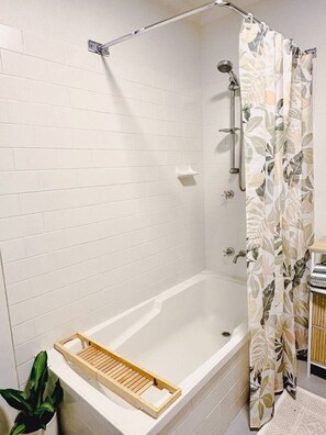 Bathroom - Buru Retreat, Secluded Couples Escape, Spa & Walks (Blackheath)