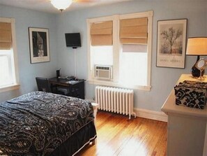 3 bedrooms, iron/ironing board, Internet - Renovated 3BR Shore House • Yard, Porch & Bay Breezes • Pet Friendly (Ocean City)