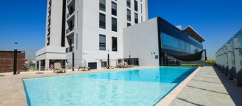 ¡A pasos de Fundidora! Pool, Gym & Parking 6ppl